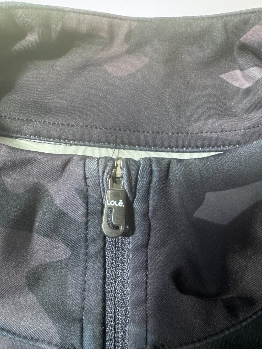 Lolë Grey Camo Zip Athletic Jacket | Thumbhole Activewear Layer Medium - Picture 9 of 13
